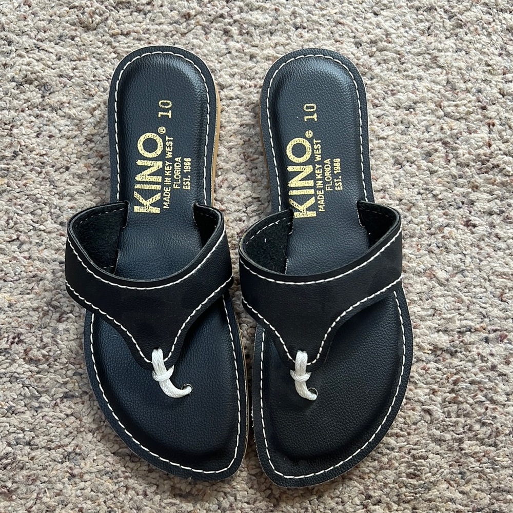 Kino Sandals black size 10. Never worn